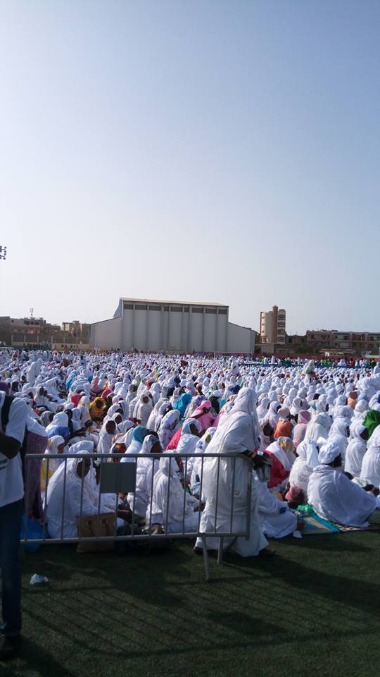 Photos: Mega Hadaratoul Jummuah, le Stade Amadou Barry incapable de contenir la nombreuse foule de fidèles tidjanes