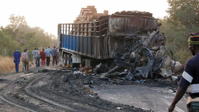 Burkina : une collision entre un minibus et un camion-remorque fait 18 morts