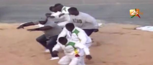 Vidéo – Tournoi de lutte Cedeao : Regardez comment Eumeu Sène a chauffé l’arène…