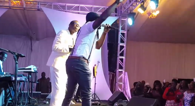 Vidéo: Un duo à couper le souffle entre You et Elage Diouf