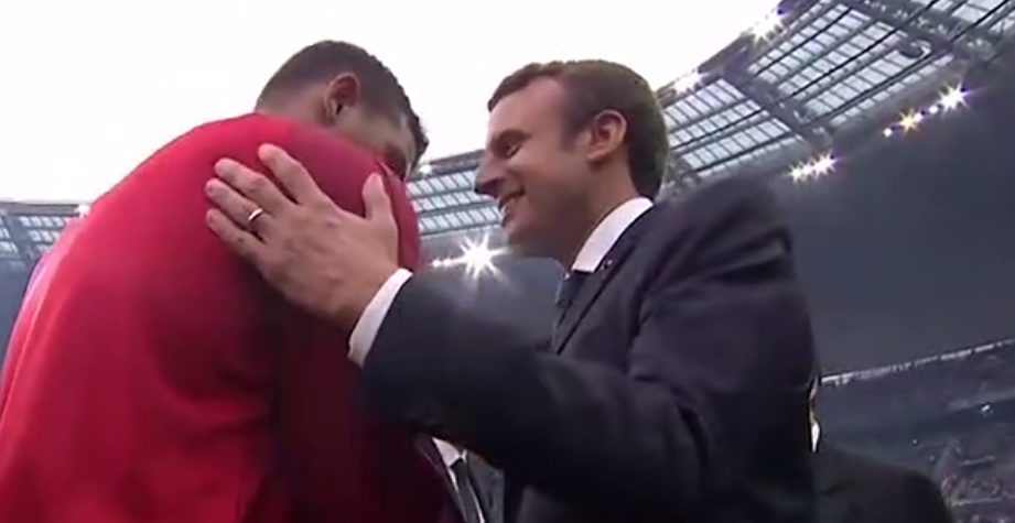 Vidéo: Emmanuel Macron sifflé et Insulté au stade de France