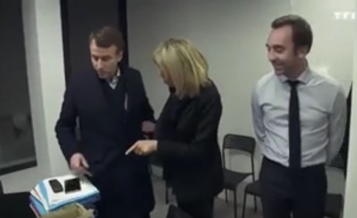 Vidéo : Emmanuel Macron très en colère profère de gros mots parce que Monaco a battu l&rsquo;Olympique de Marseille