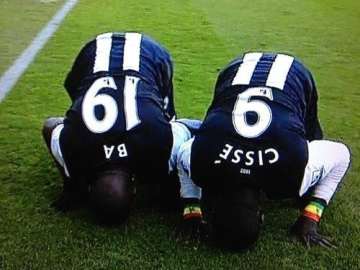 Vidéo – Les 5 célèbres footballeurs qui font habituellement le Ramadan