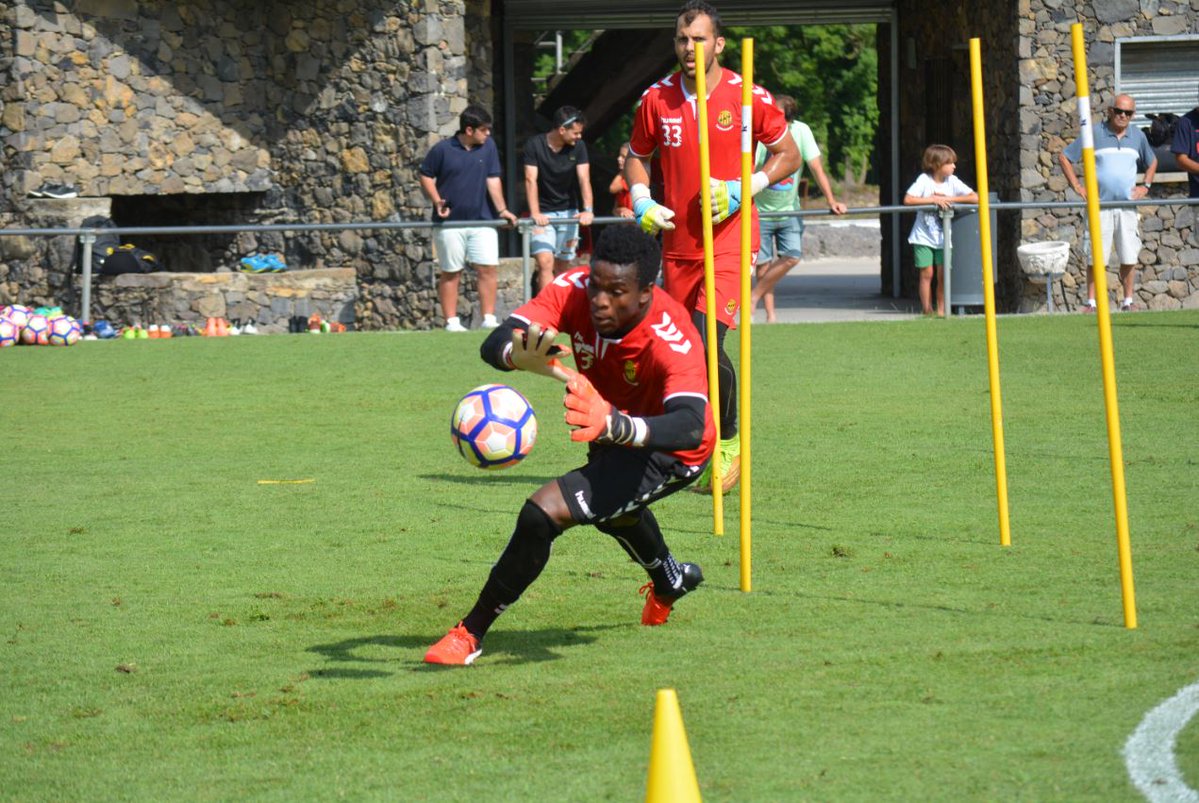 Mercato: Fabrice Ondoa, le portier volant,  à Séville pour de bon