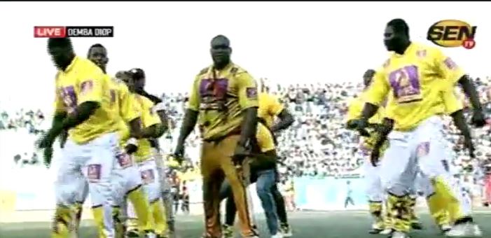 Vidéo – Gris 2 Vs Pakala : Admirez le Touss de Pakala !