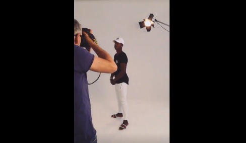 Vidéo – Diao Baldé Keita dans un studio photo en mode Shooting, le joueur se lance t-il dans la mode ? Regardez.