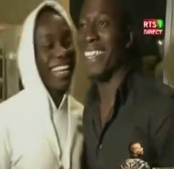Vidéo – Les belles retrouvailles entre les cousins Sidiki Diabaté et Soriba Kouyaté -Regardez !
