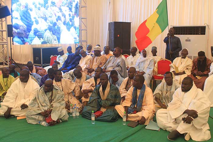 Vidéo : La délégation de Cheikh Sidy Moctar Mbacké cite Sidy Lamine Niass en exemple dans la préservation des écrits des érudits de l’Islam