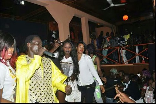 (7 photos) – Thiate Seck enflamme le ravin night club