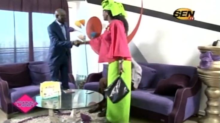 Vidéo – Abdoulaye Wilane sous le charme de Yama Guissé de la sen tv « bideew fégne na… »