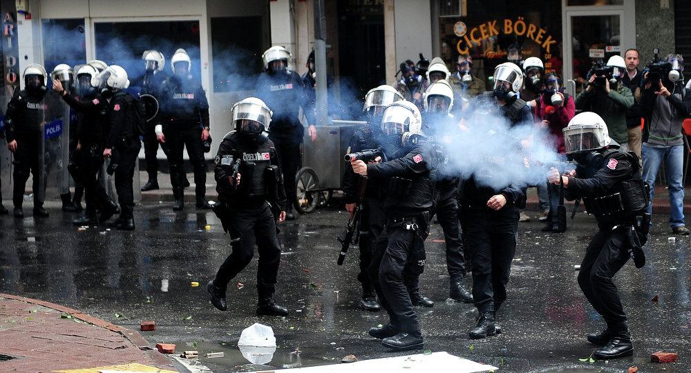 Istanbul : la police disperse la « Gay Pride » avec des balles en caoutchouc