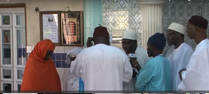 Vidéo: Un couple chrétien se convertit en Islam à la mosquée de Imam Moustapha. Regardez !