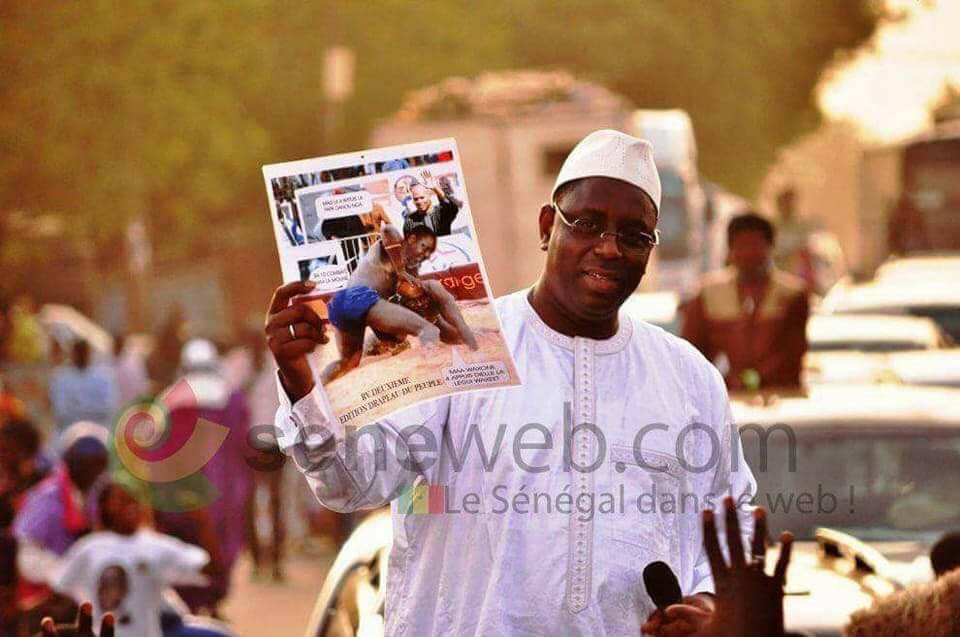 Arrêt sur image : Quand Maky Sall exhibait un photomontage, terrassant Me Abdoulaye Wade en « ngemb » alors chef de l’Etat