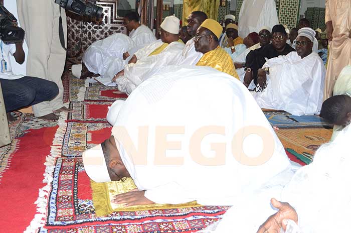 (10 photos) – Korité 2017: la prière du Président Macky à la Gde Mosquée de Dakar