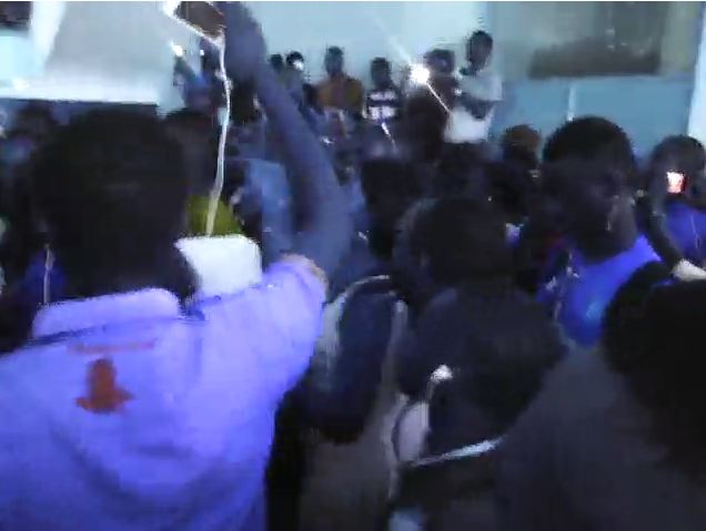 Vidéo - Fuites au Bac : Le Directeur de l'Office du Bac chahuté par les étudiants : "démissionnez !"