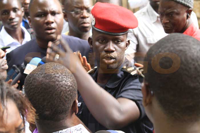 Vidéo – Assemblée: Déthie Fall, éconduit par les forces de l’ordre, interpelle Macky Sall