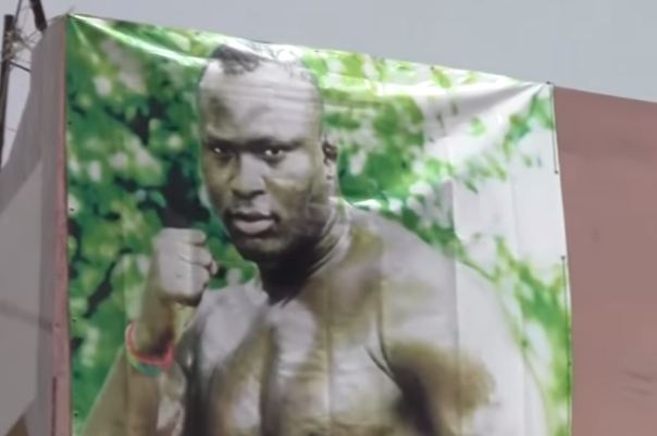 Vidéo –  Lutte Chez Modou Lo à 24 heures du combat contre Lac de Guiers 2 !