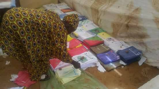 (Photos 3) – A Touba, on a voté à même le sol…