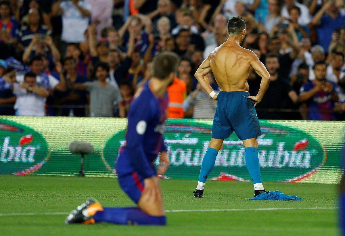 Supercoupe d'Espagne: quand Ronaldo répond à Messi avec son maillot (vidéo)  - Le Soir