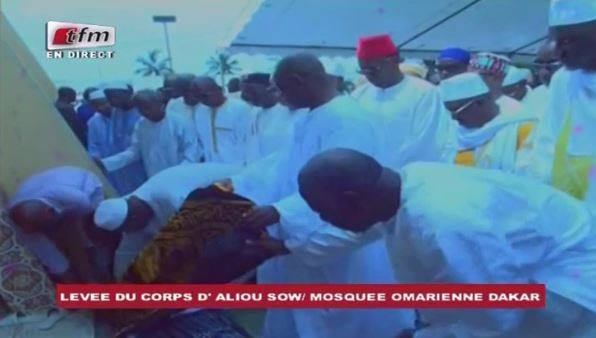 Vidéo – Levée du corps d’aliou Sow à la mosquée Omarienne de Dakar !