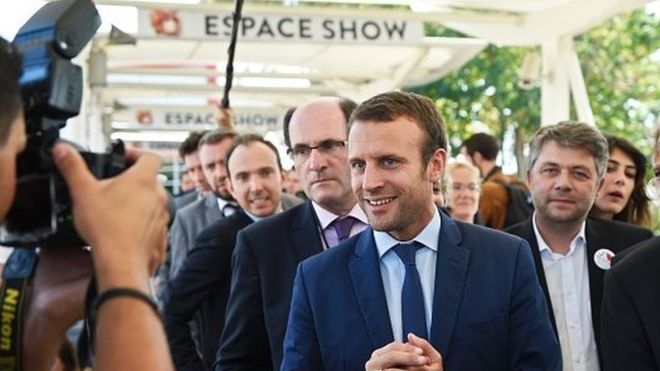 Macron porte plainte contre un photographe