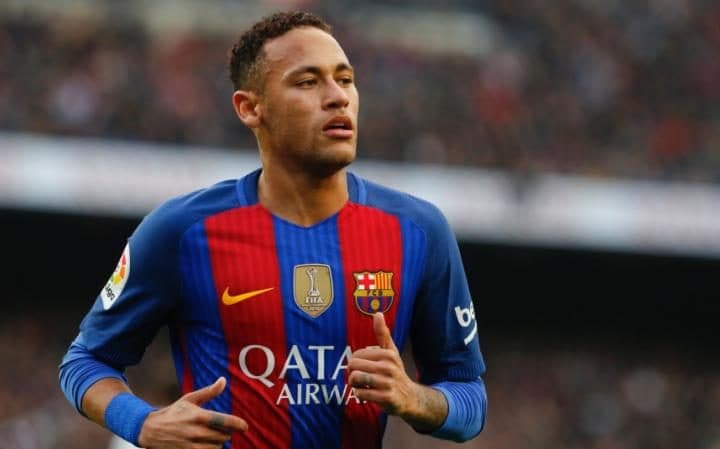 Vidéo: Les socios du Barça brûlent le maillot de Neymar