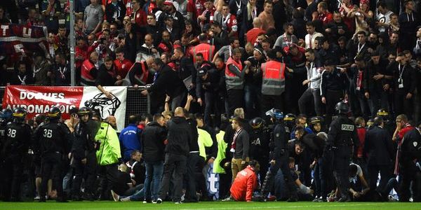 Foot – Amiens-Lille : un incident fait 18 blessés dont trois graves, le match interrompu