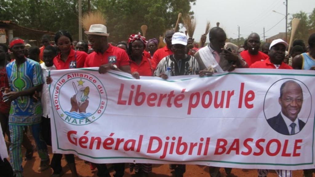 Au Burkina Faso, des manifestants demandent la libération de Djibrill Bassolé