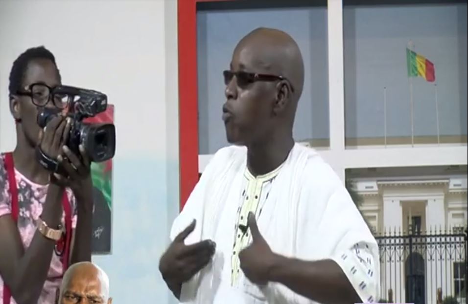 Vidéo : Quand Kouthia parodie Youssou Touré, mécontent de son « oust » du gouvernement : « Abdoulaye Wade a un bon cœur… »