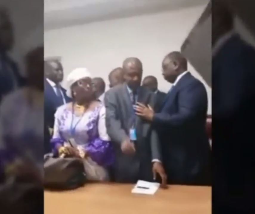 Vidéo : A New York, des sénégalais perturbent Macky Sall avec des insultes jusqu’à ce qu’il boude la salle – Regardez.