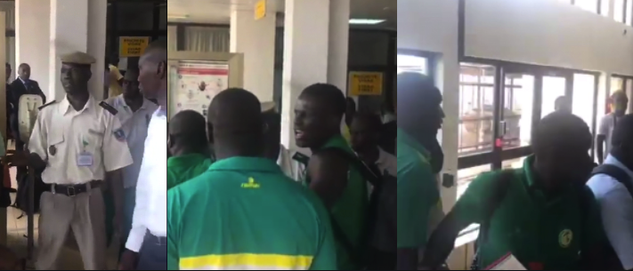 (Vidéo) Urgent : C’est scandaleux, les lions en colère  à l’aéroport de Ouaga suite à un accueil irrespectueux !