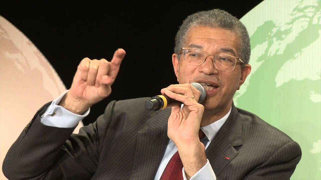 Vidéo – Lionel Zinsou, le conseiller de Macron raille Kémi Séba : « Il est urgent que vous vous présentiez à des élections »