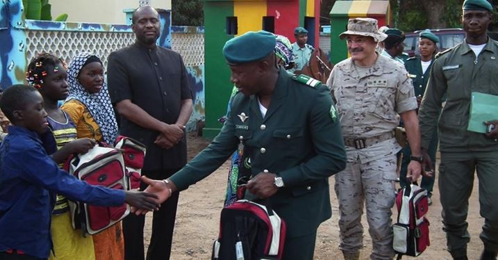 A Ziguinchor, l’armée sénégalaise prend en charge les fournitures scolaires des orphelins des militaires