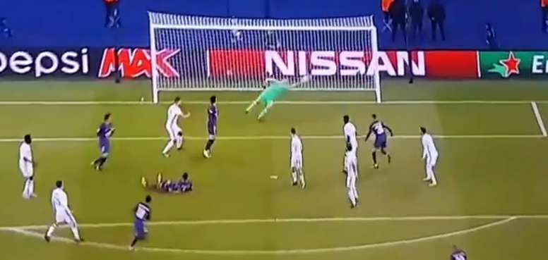 Vidéo: Le but de folie de Neymar contre Anderlecht