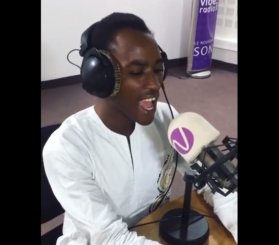 Vidéo – Ouzin « Borong Barigo », chante en anglais, regardez ce que ça donne !