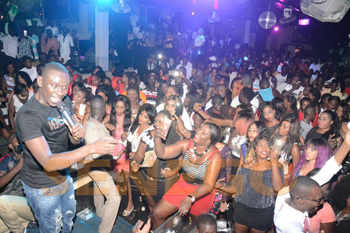 (20 photos)- Dans la fièvre du samedi soir, Pape Diouf explose le Saraba avec Papis Konaté. Regardez