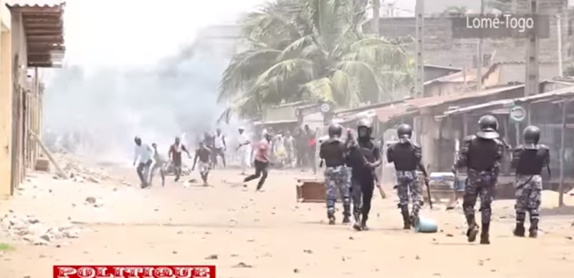 Vidéo – Crise au Togo : face à face tendu entre forces de l’ordre et manifestants