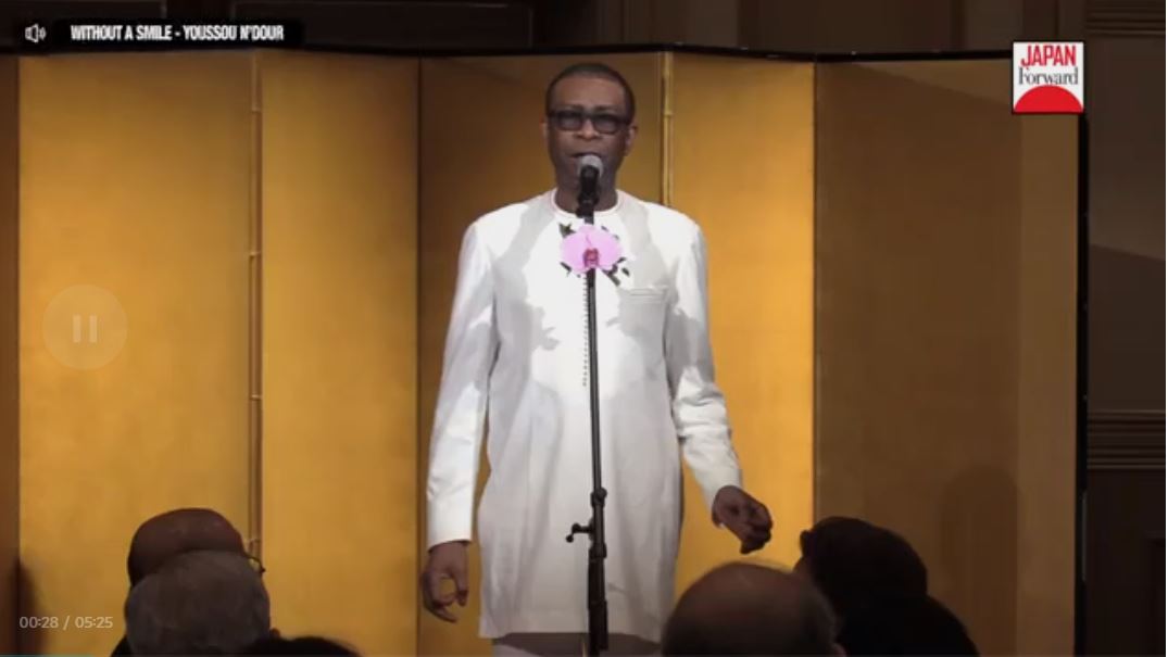 Vidéo –  Youssou Ndour séduit les japonnais avec sa prestation inédite