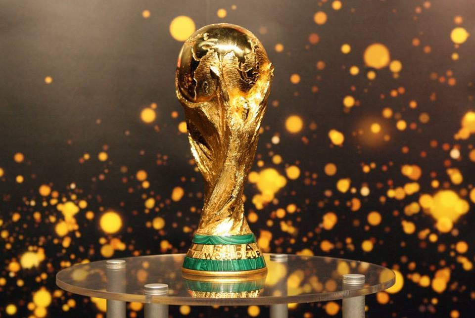 Le trophée de la Coupe du monde au Sénégal en mars 2018