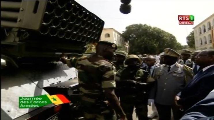 Vidéo – Journée des forces Armées : Le président Macky visite les nouvelles armes de guerre