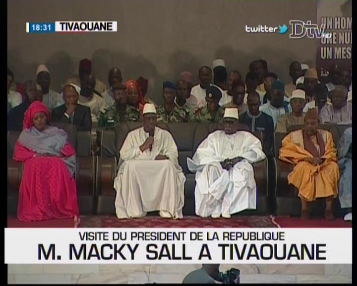 Vidéo – Tivaouane: Macky sall réélu par le Khalife « Jamais 1 sans 2 », alarbay Macky