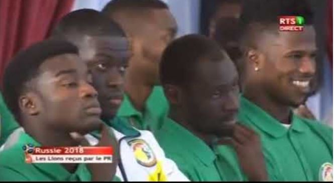 Vidéo: Présidence de la République:  Les Lions attendent impatiemment d’être reçu par le Président Macky Sall – Regardez.