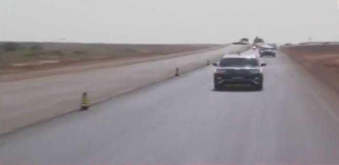 Vidéo: Macky Sall teste l’autoroute « Ila Touba » et exprime sa satisfaction… – Regardez.