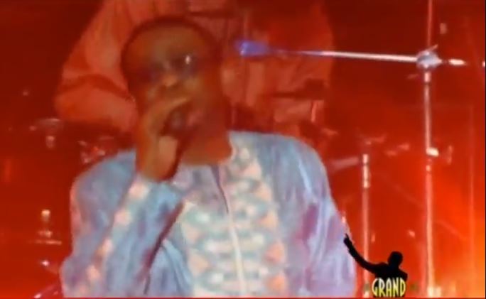 Vidéo: Youssou Ndour tient parole et offre un spectacle époustouflant – Regardez.