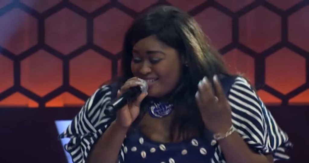 Vidéo – The Voice Afrique: Elle interprète « Wuyuma » de Viviane Chidid et massacre grave le « Wolof » – Regardez.
