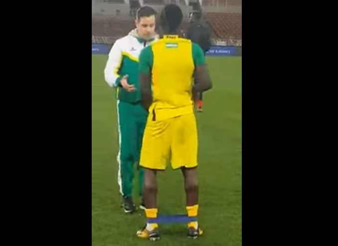 Vidéo: Sadio Mané avec son Kiné à l’entrainement