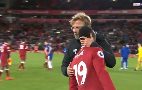 Vidéo – Liverpool: En colère, Sadio Mané est consolé par son coach Jurgen Klöpp