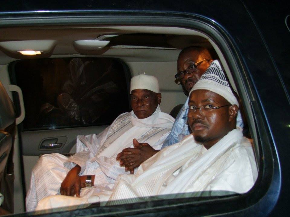 Vidéo – Magal Touba : Me Wade reçu par Serigne Bassirou, à Keur Serigne Touba – Regardez !