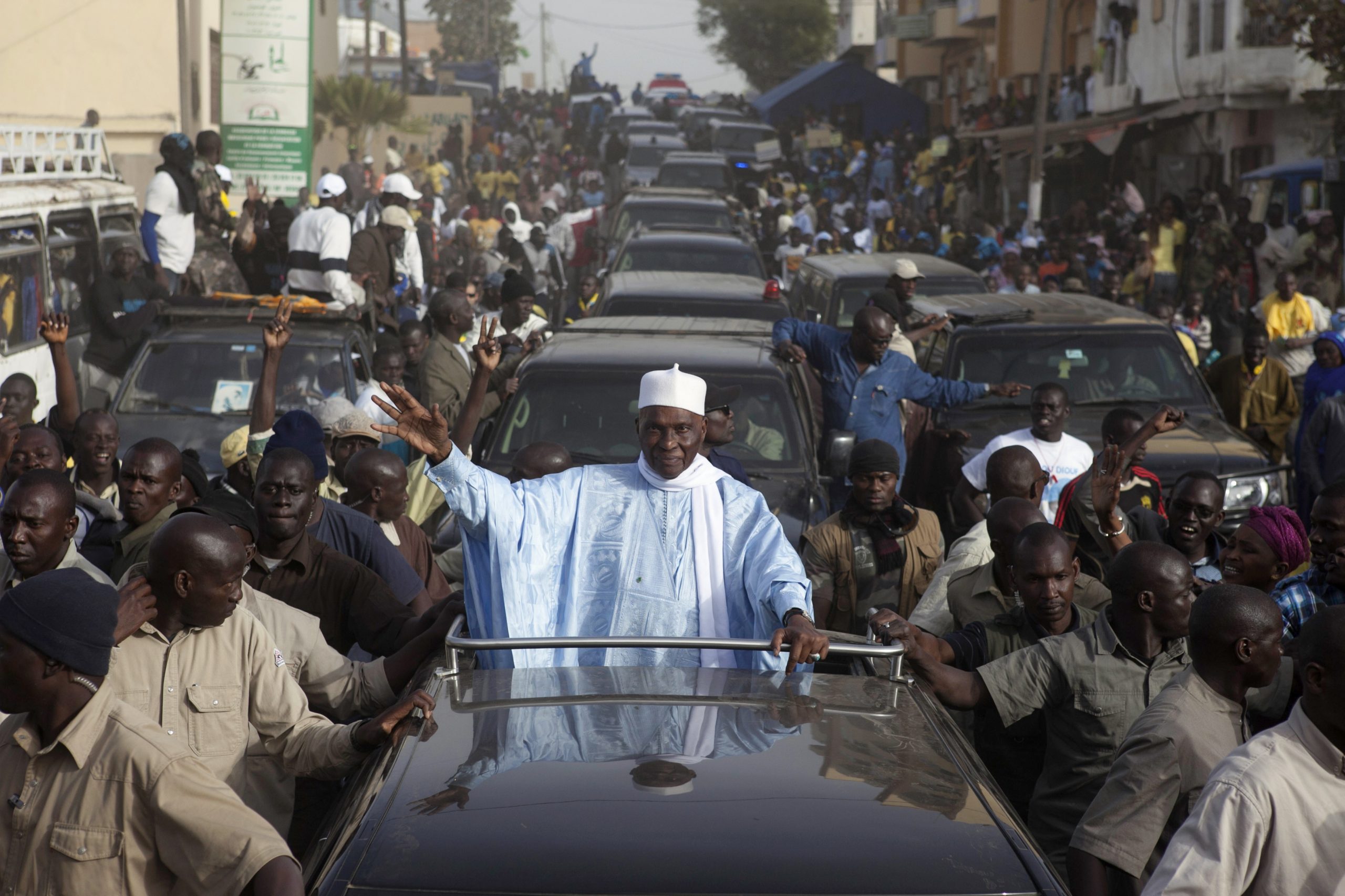 Vidéo : Magal Touba – Revivre l’arrivée mouvementée de Me Wade à Touba – Regardez !