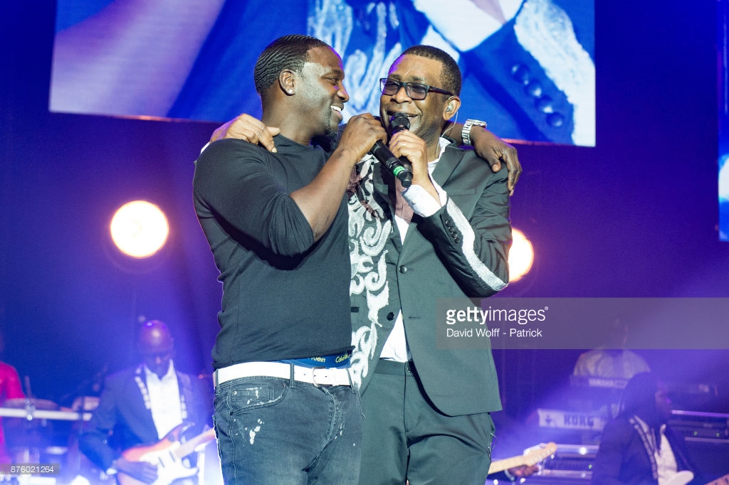 Vidéo – Akon impérial avec Youssou Ndour au grand bal de Bercy – Regardez !